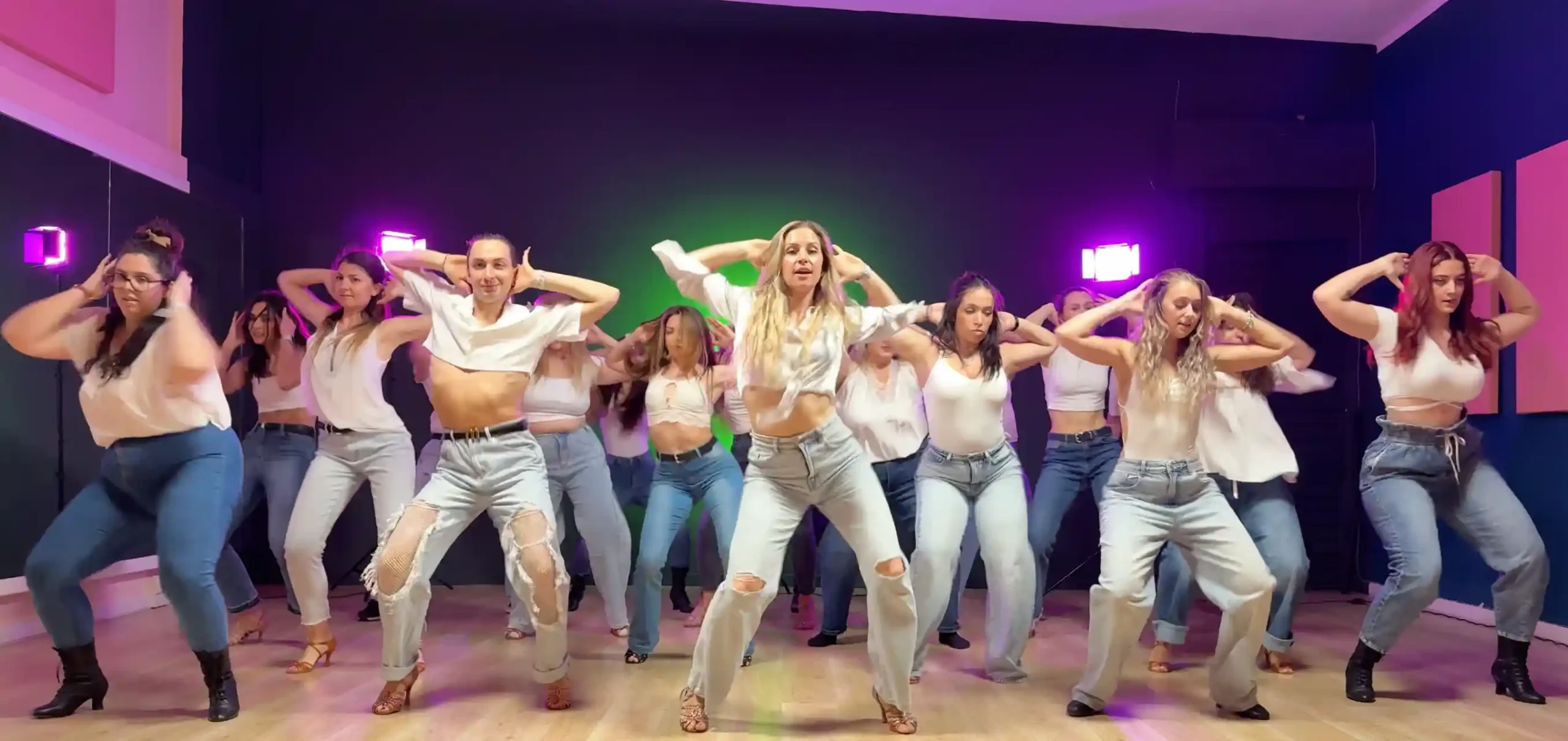 Allieve di Musa Dance Studio durante una lezione di gruppo